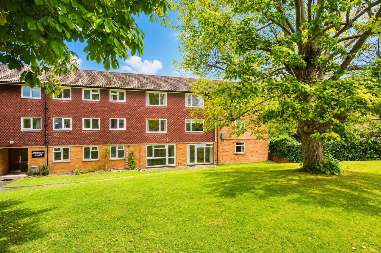 23 Merrow Court, Levylsdene, Guildford, photo 10
