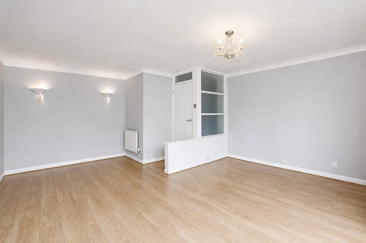23 Merrow Court, Levylsdene, Guildford, photo 4