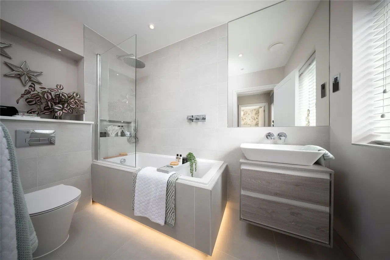 Moor Lane, Staines-upon-Thames, TW18, photo 5