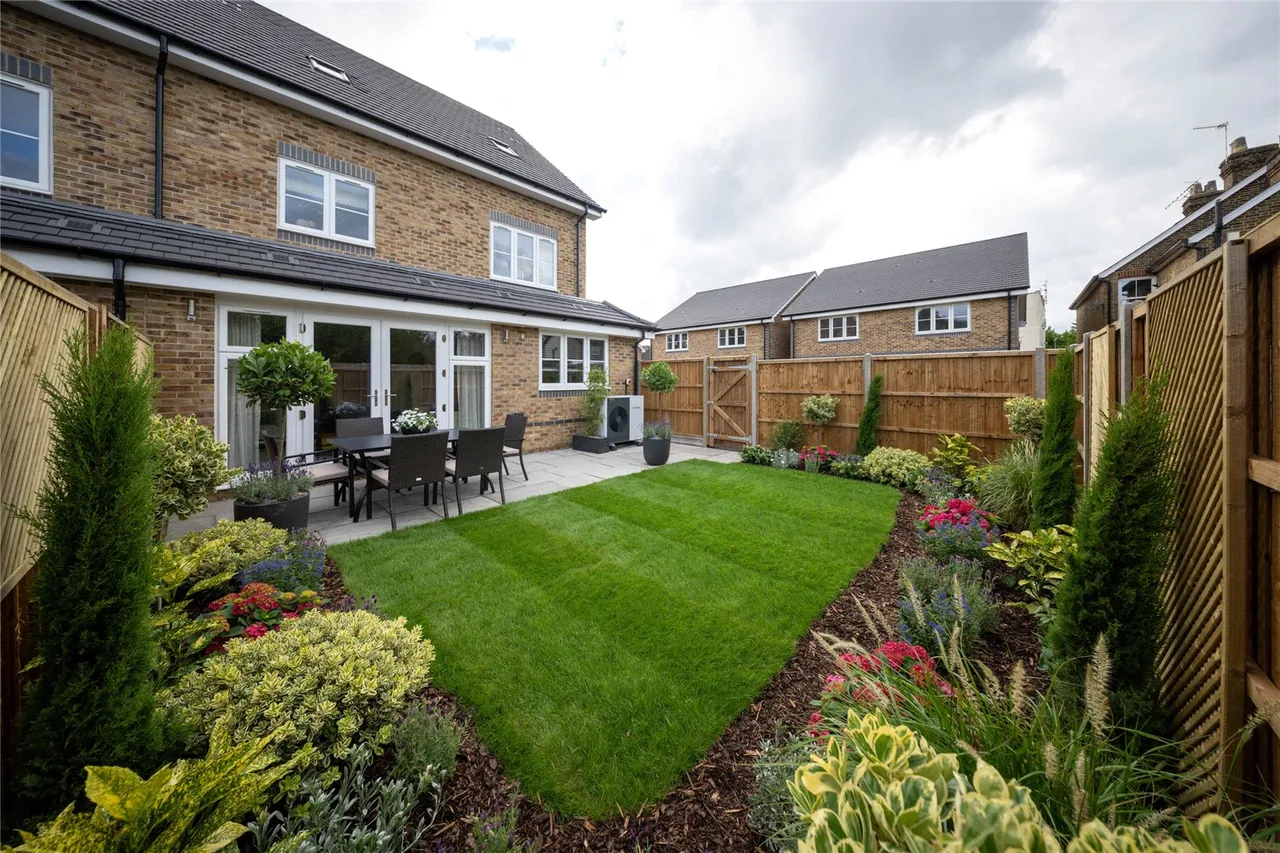 Moor Lane, Staines-upon-Thames, TW18, photo 9