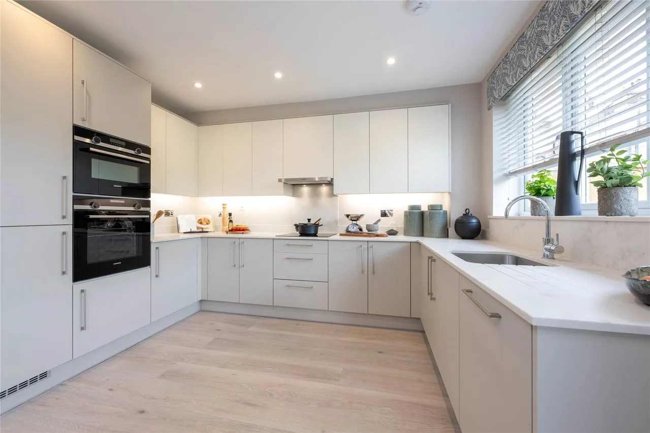 Moor Lane, Staines-upon-Thames, TW18, photo 2