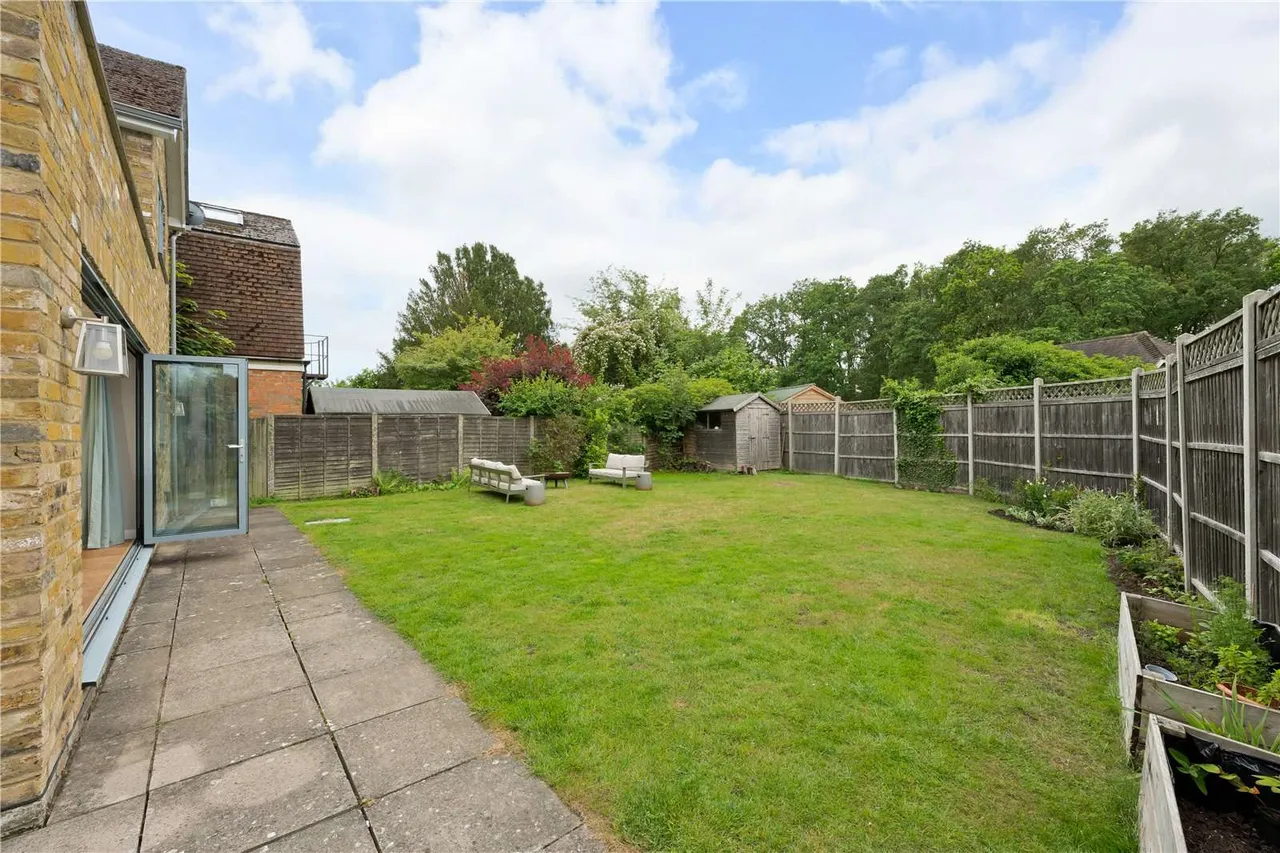 Windsor Road, Chobham, Woking, Surrey, GU24 8QS, photo 5