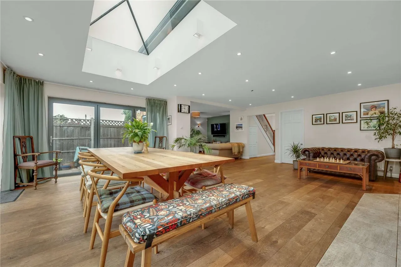 Windsor Road, Chobham, Woking, Surrey, GU24 8QS, photo 6