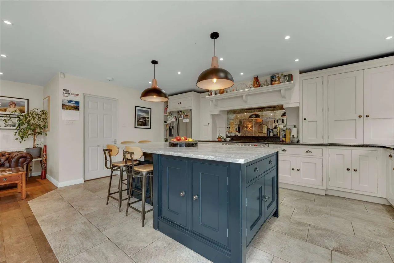 Windsor Road, Chobham, Woking, Surrey, GU24 8QS, photo 7