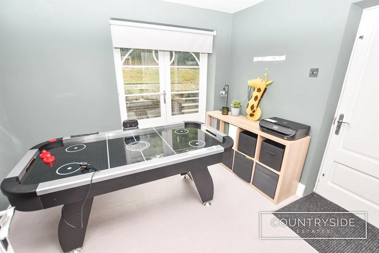 Vicarage Hill, Benfleet, photo 11