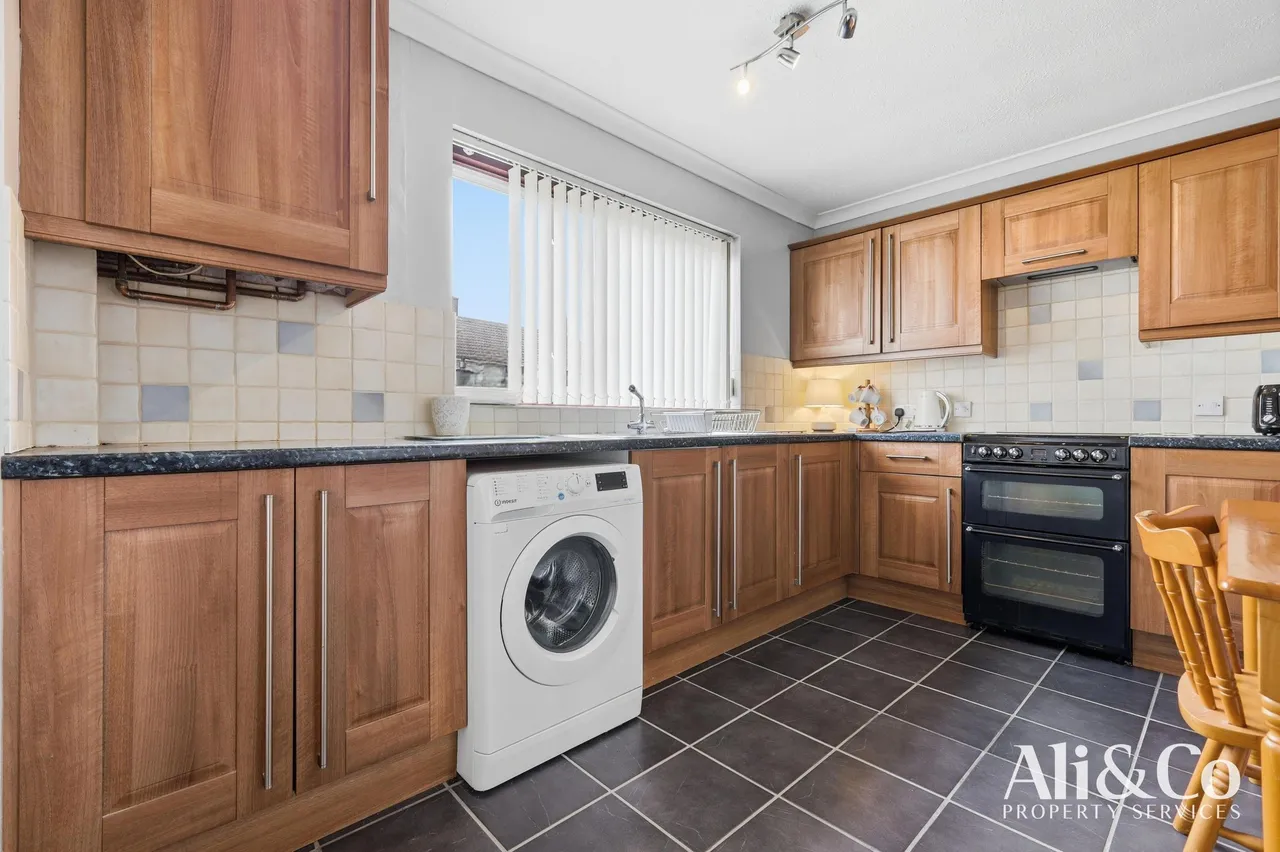 Sabina Road, Grays, Essex, RM16 4PN, photo 3