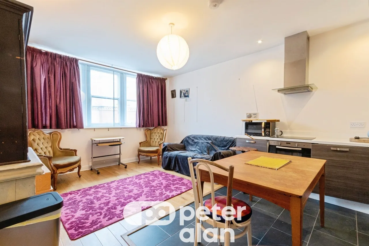 High Street, Newport, NP20, photo 5