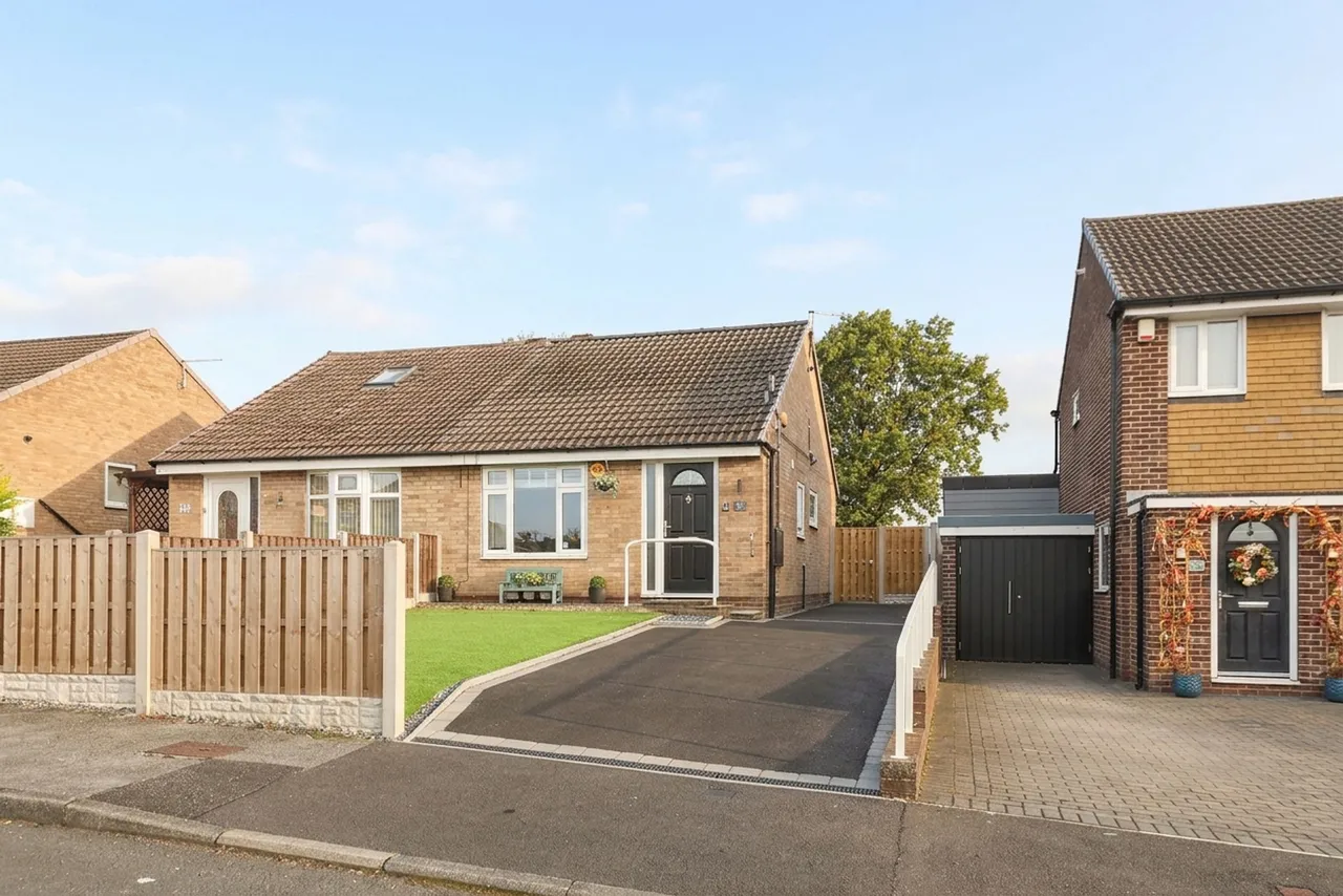 2 bed house to rent, Acacia Crescent, Killamarsh, S21