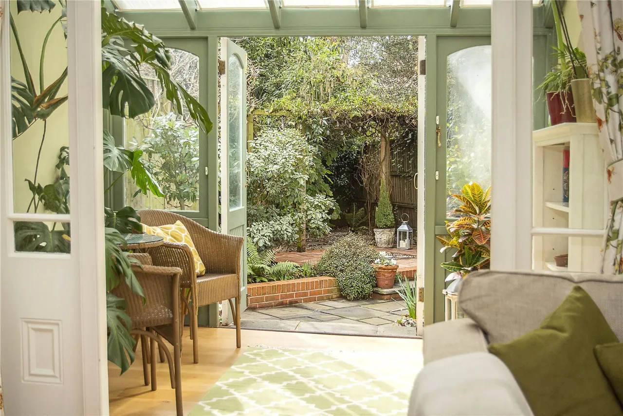 Esmond Road, London, W4, photo 9