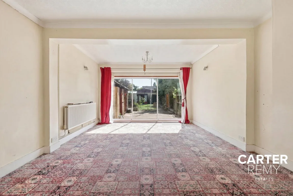 South Road, South Ockendon, RM15 6NR, photo 2