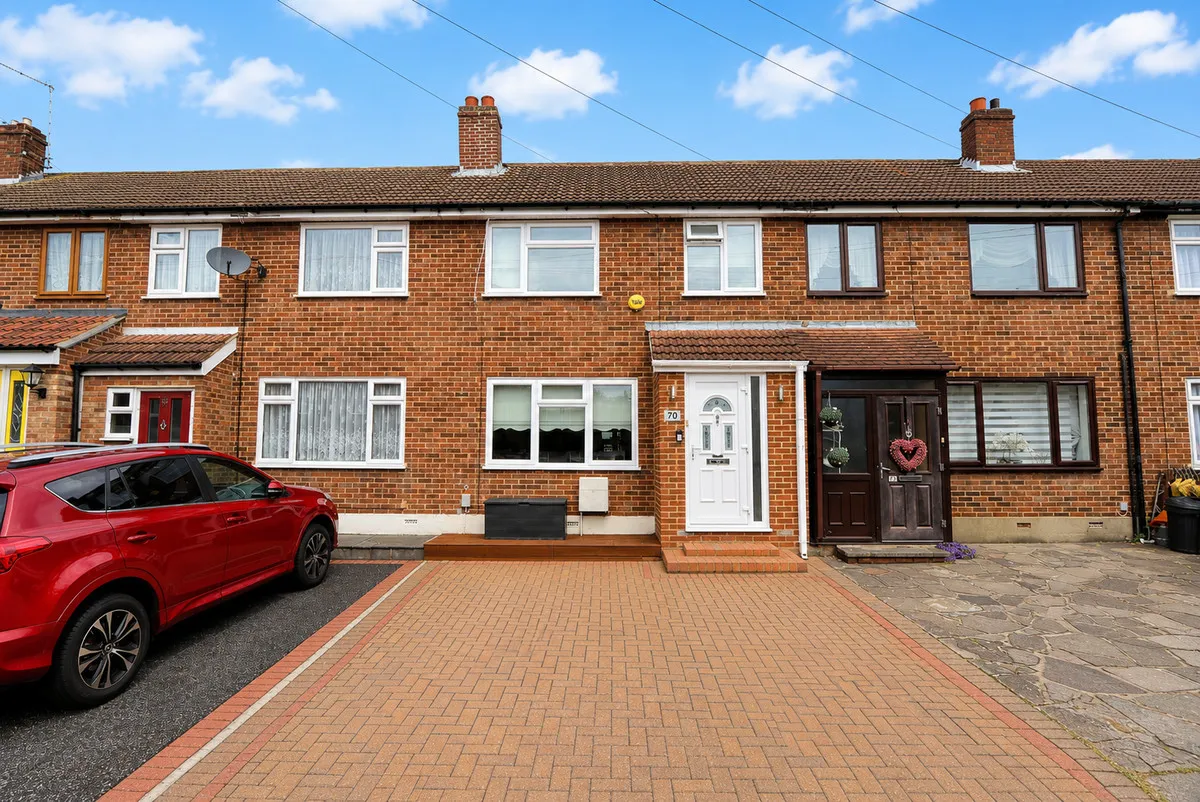 3 bed house for sale, Frinton Road, Romford, RM5