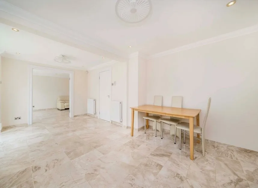 Auriol Close, Worcester Park, KT4, photo 4