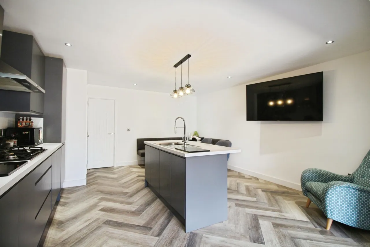 Woodhouse Lane, East Ardsley, WF3, photo 5