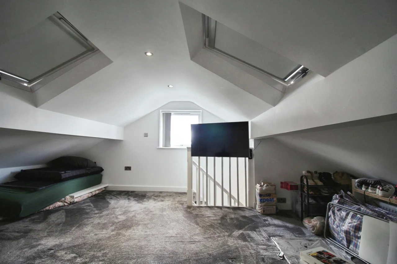 Woodhouse Lane, East Ardsley, WF3, photo 16