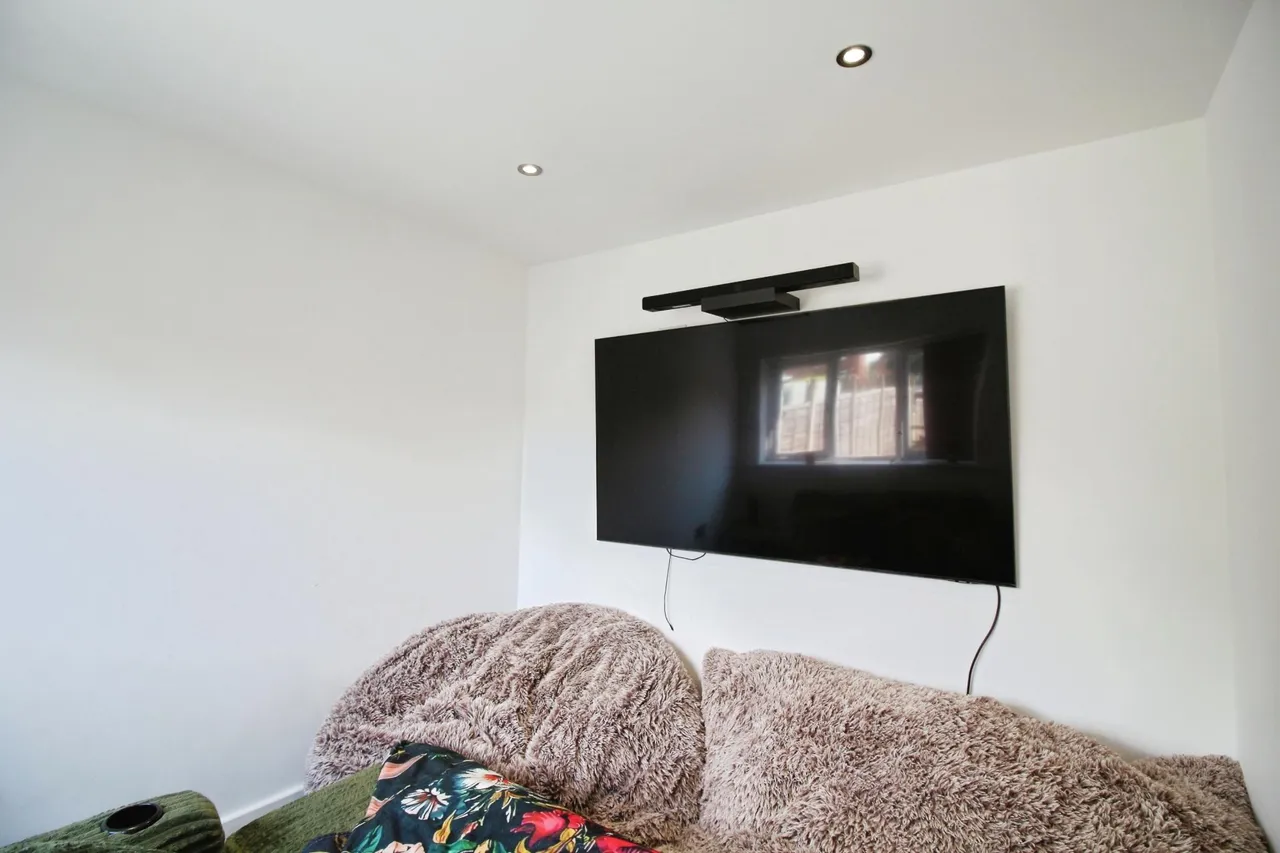 Woodhouse Lane, East Ardsley, WF3, photo 9