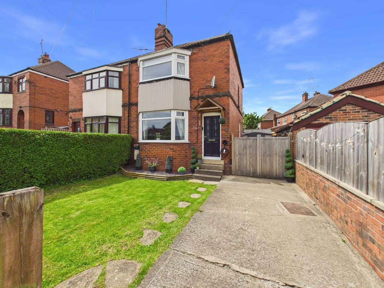 2 bed house for sale, Springbank Road, Gildersome, LS27