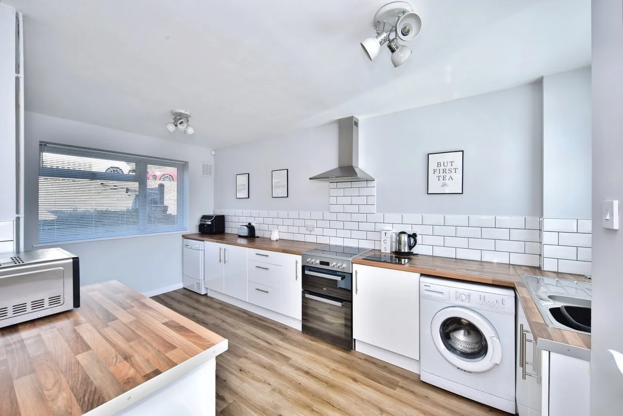 2 bed house for sale, Madden Avenue, Chatham, ME5