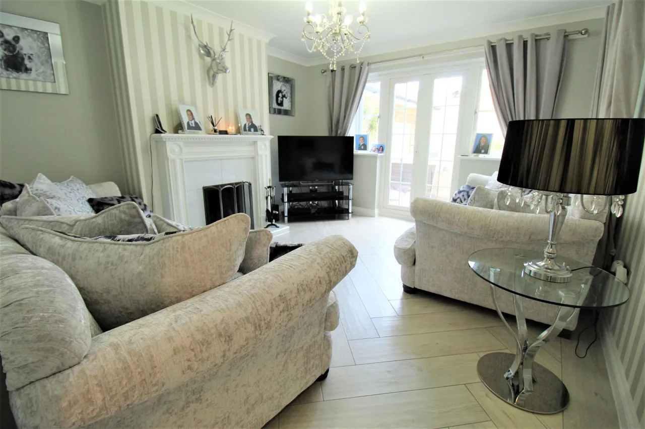 Hedingham Road, Grays, Essex, RM16 6BH, photo 2