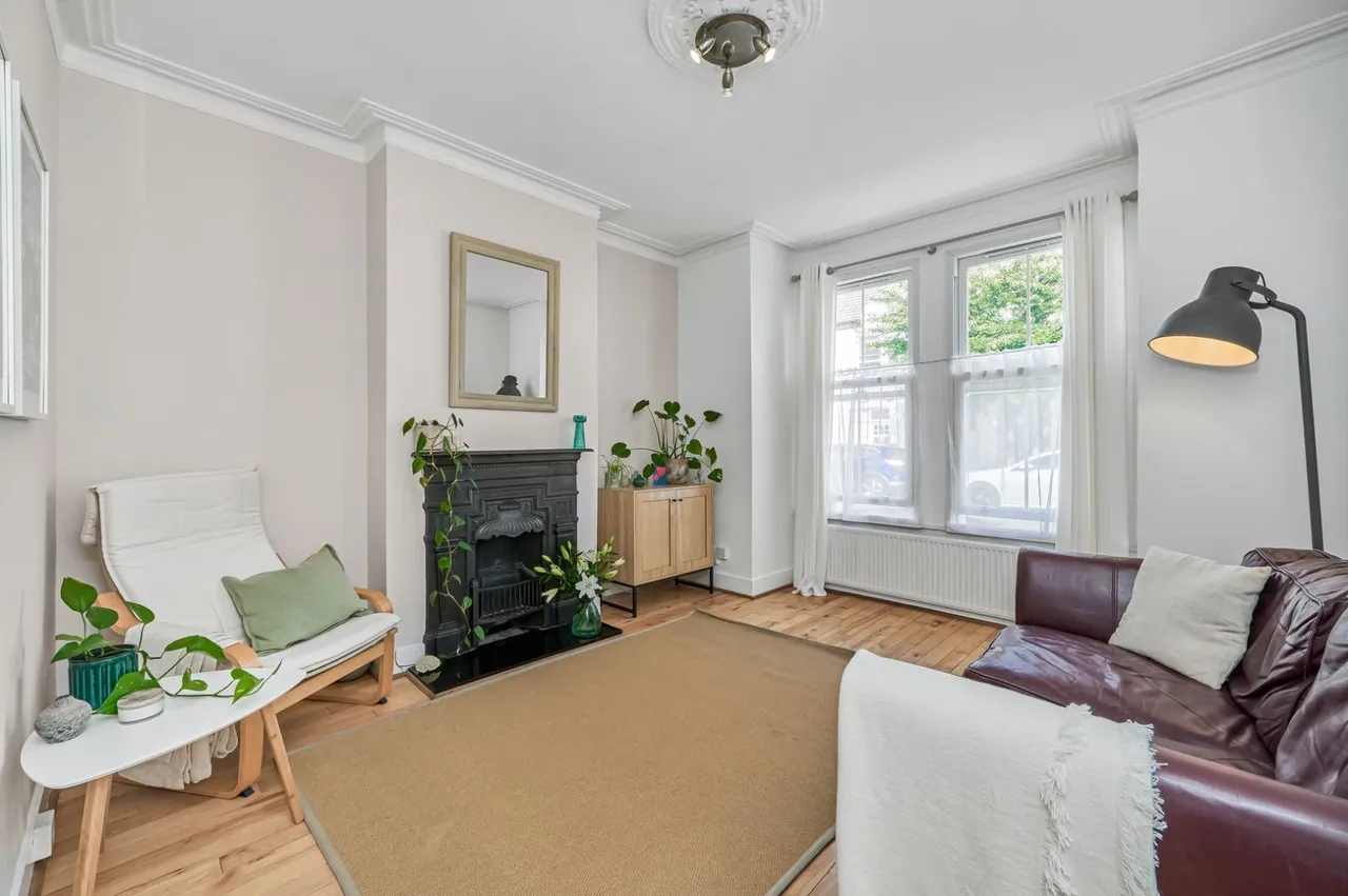 2 bed flat for sale — Delia Street, Earlsfield, London, SW18