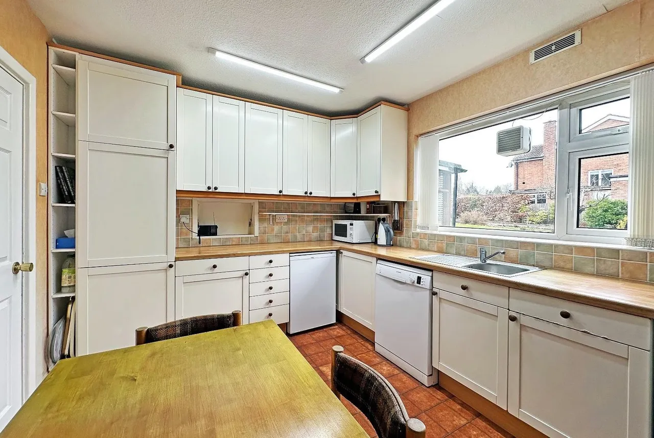 Woburn Drive, Hale WA15 8NE, photo 19