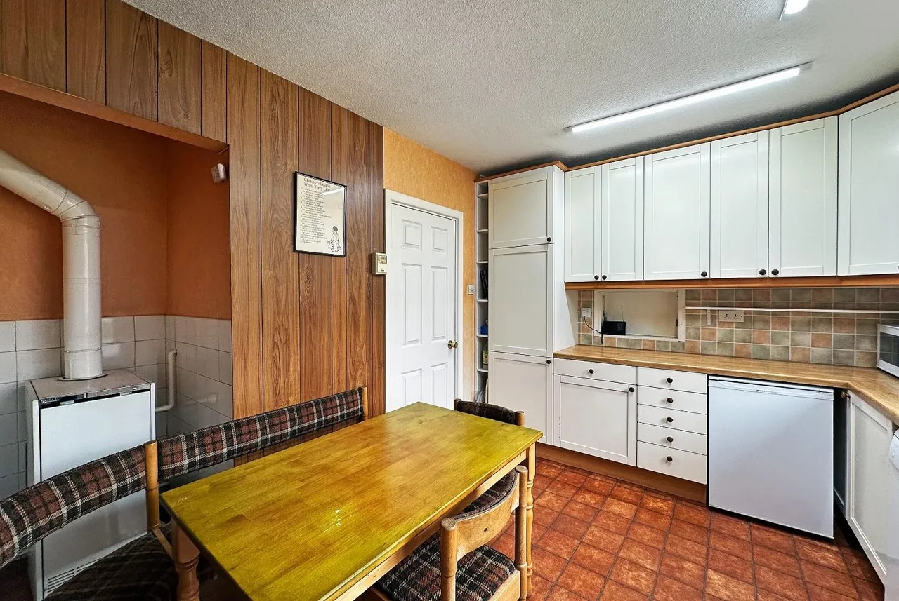 Woburn Drive, Hale WA15 8NE, photo 18