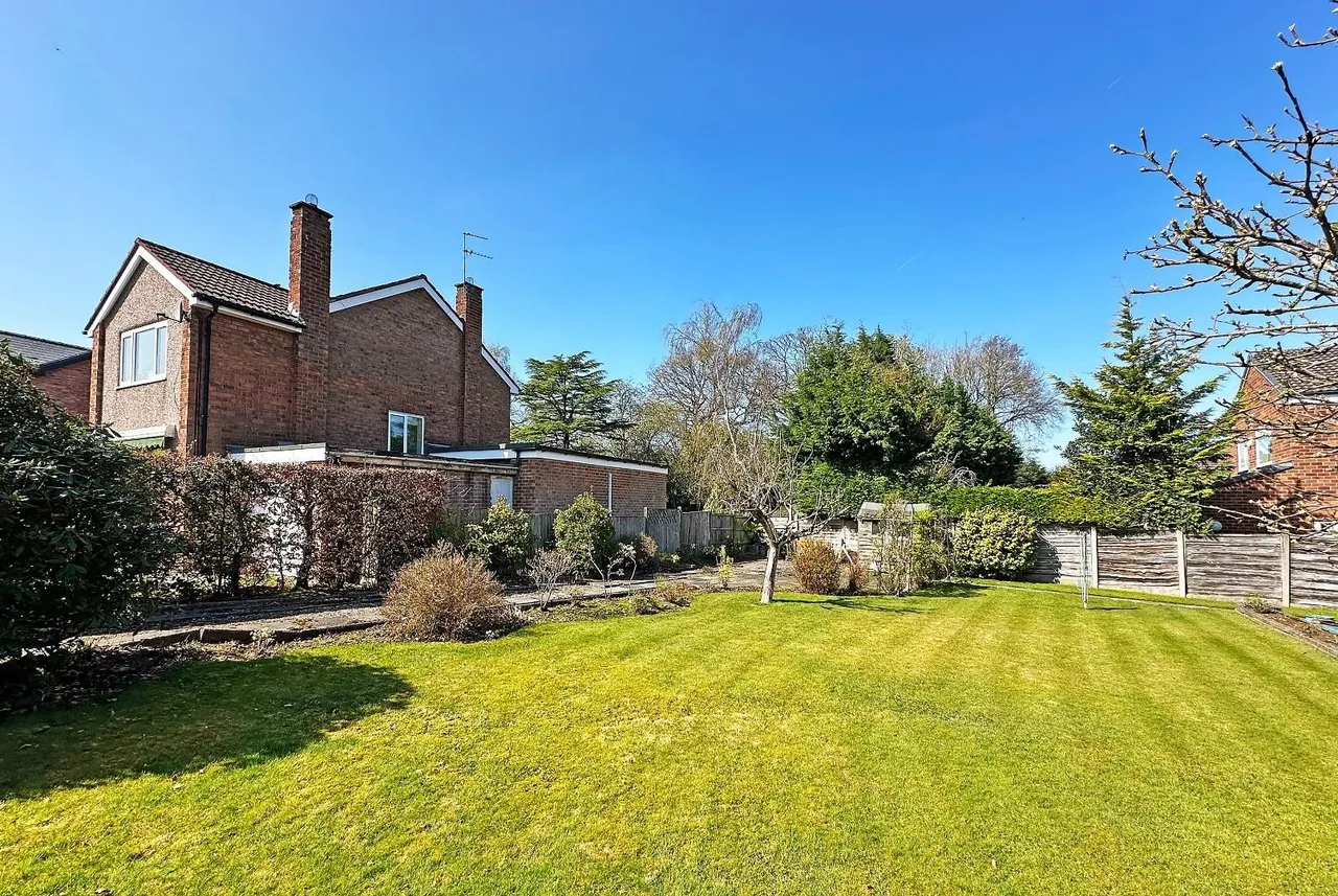 Woburn Drive, Hale WA15 8NE, photo 23
