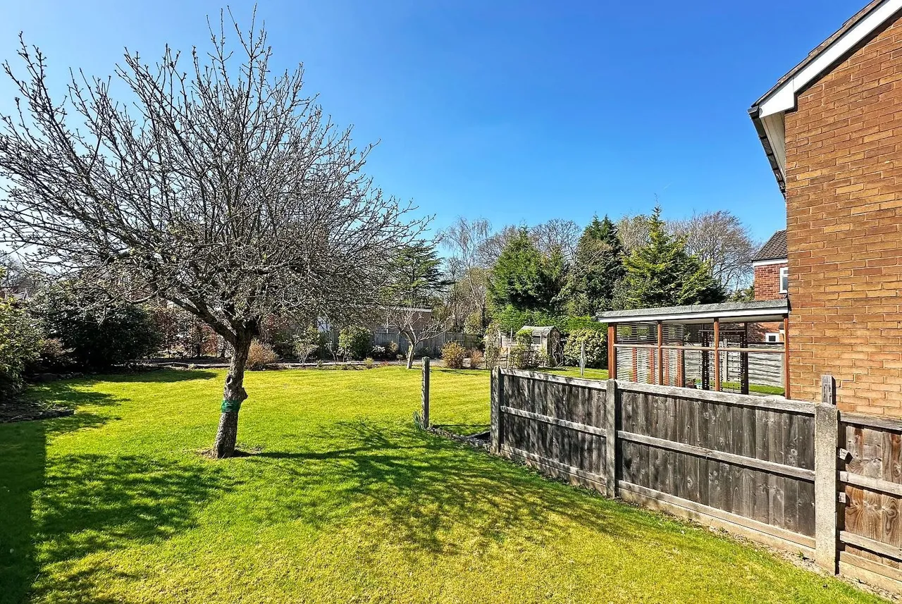 Woburn Drive, Hale WA15 8NE, photo 24