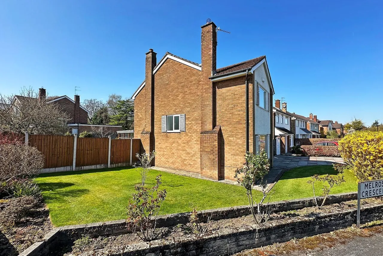 Woburn Drive, Hale WA15 8NE, photo 13