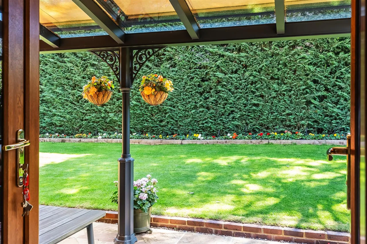 Willow Walk, Great Bookham, KT23, photo 31
