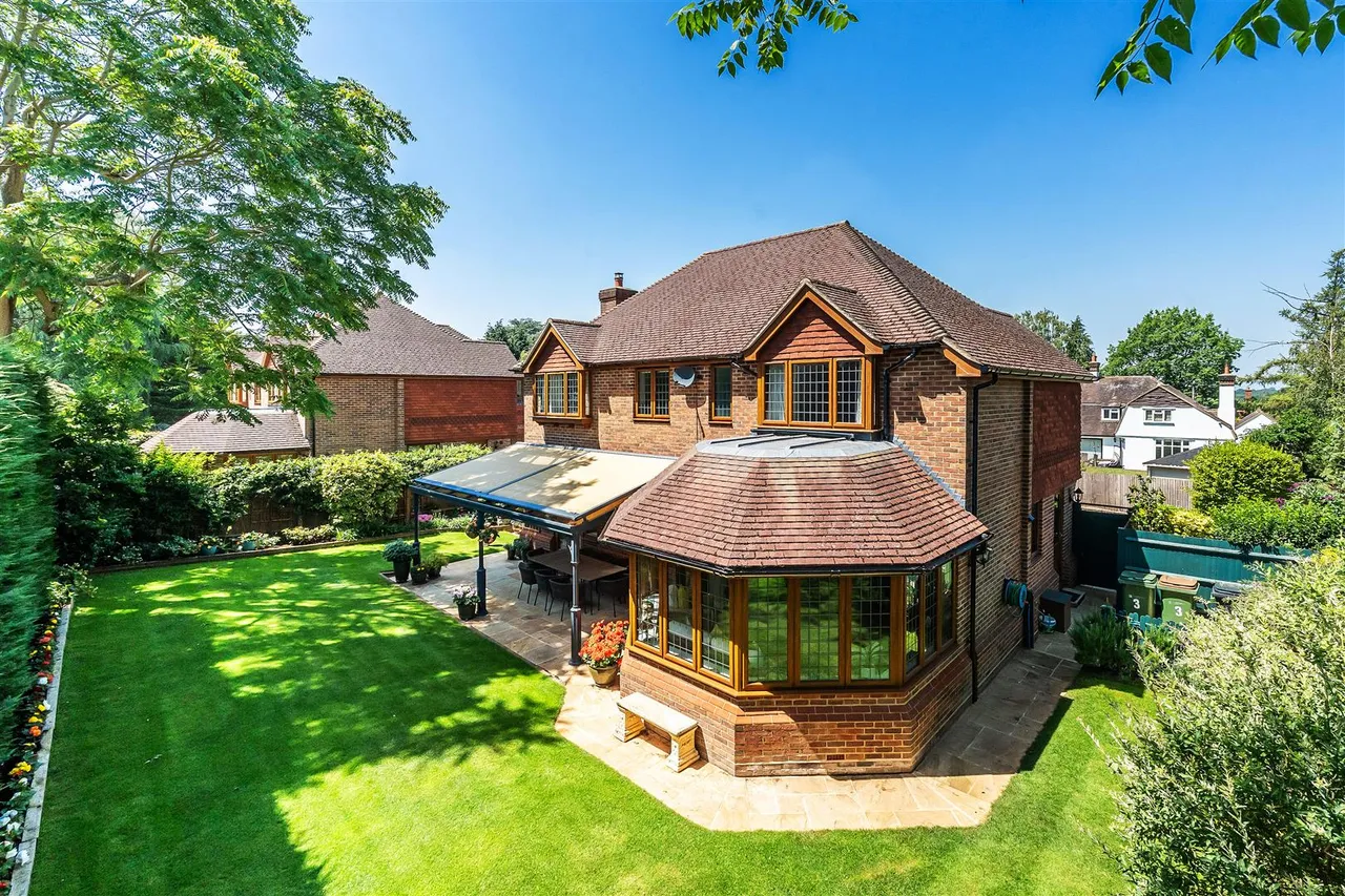 5 bed house for sale, Willow Walk, Great Bookham, KT23