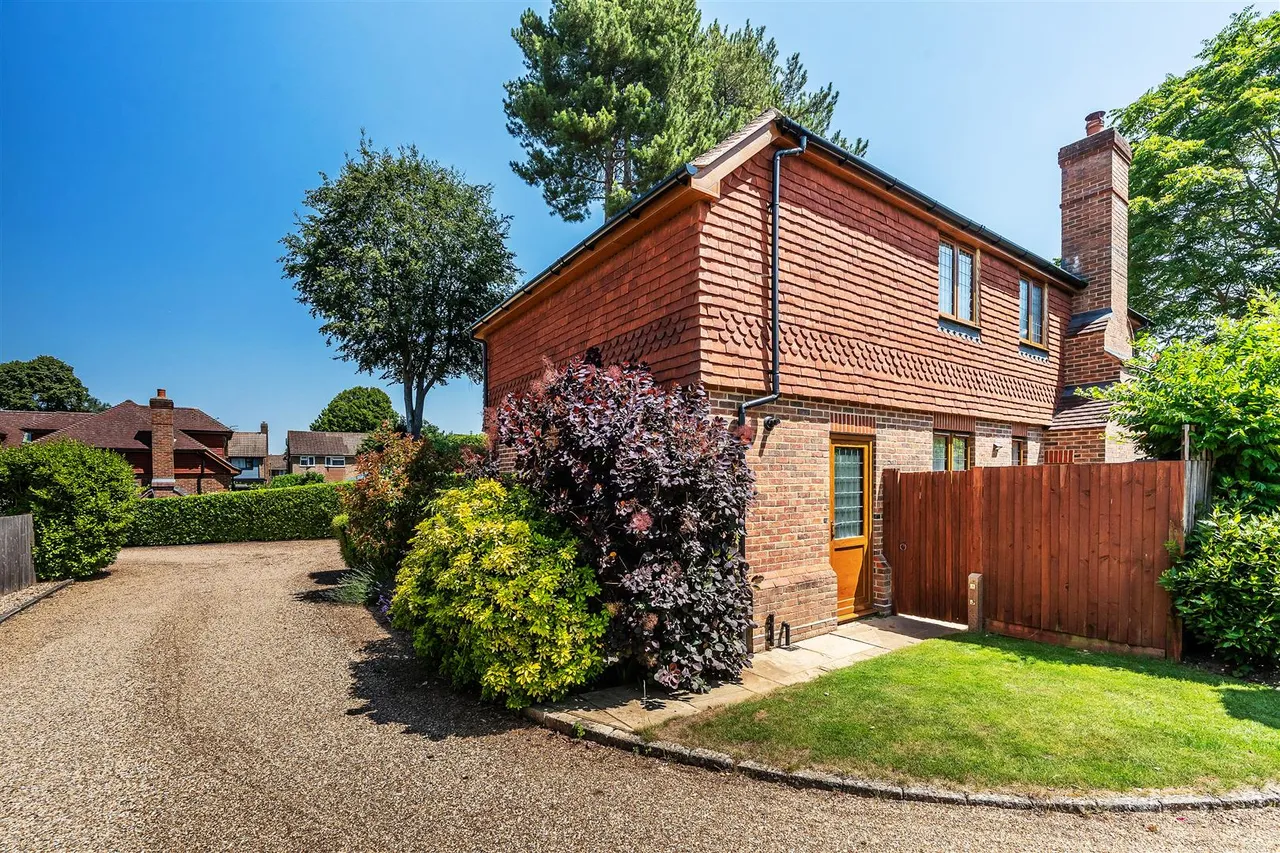 Willow Walk, Great Bookham, KT23, photo 22