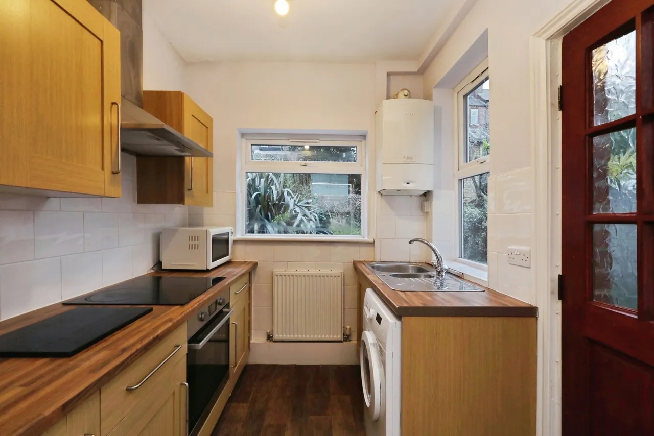Huntingtower Road, Sheffield, South Yorkshire, S11, photo 4