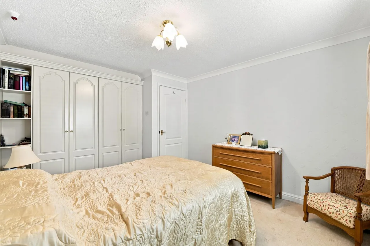 Shirleys Close, Prestbury, photo 10