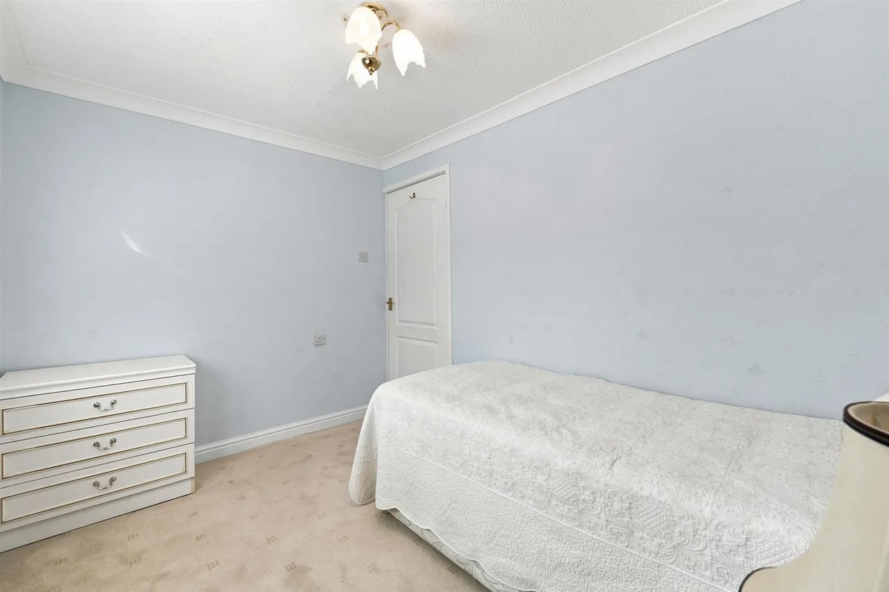 Shirleys Close, Prestbury, photo 12