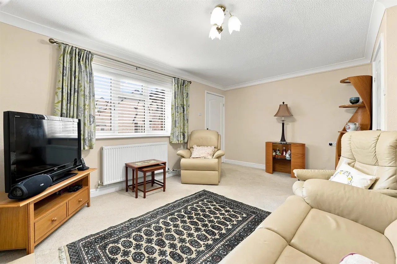 Shirleys Close, Prestbury, photo 6