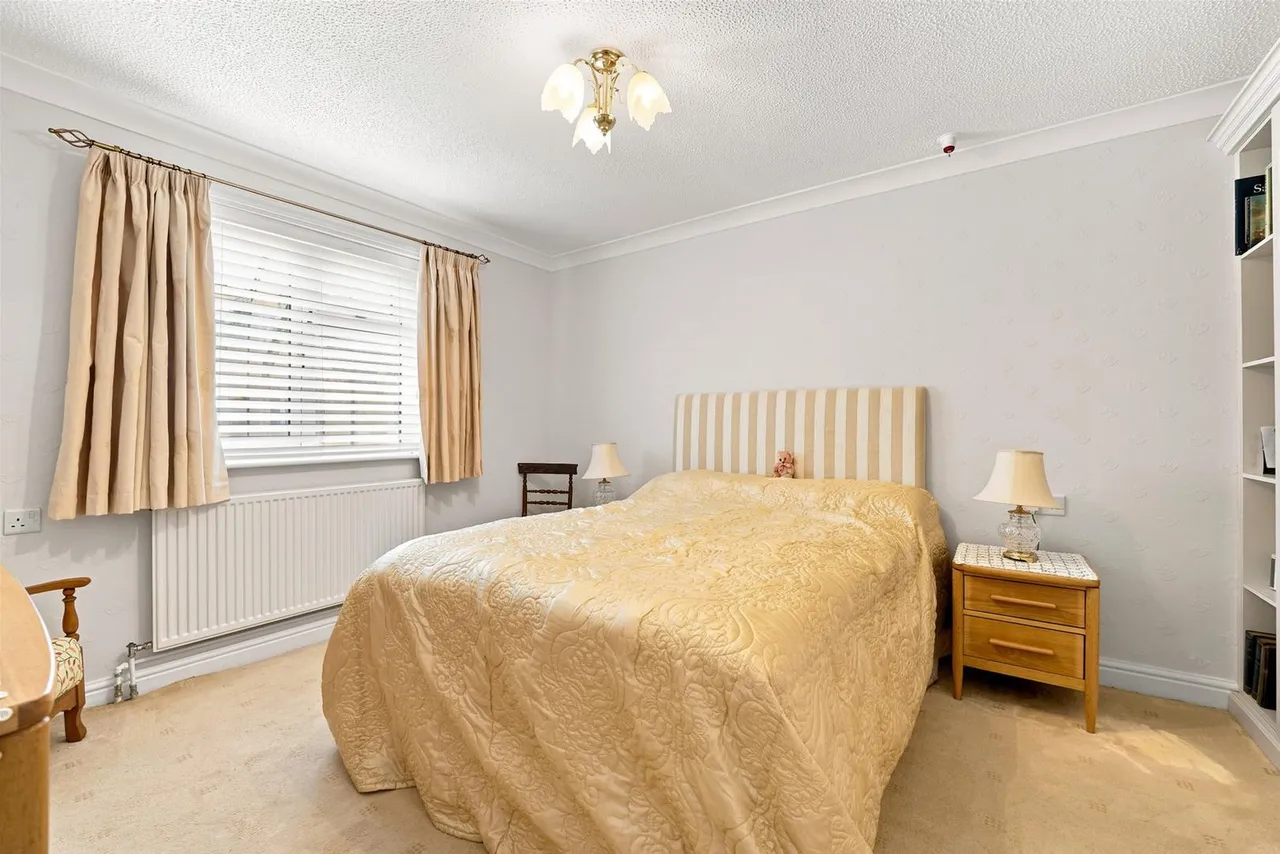 Shirleys Close, Prestbury, photo 9