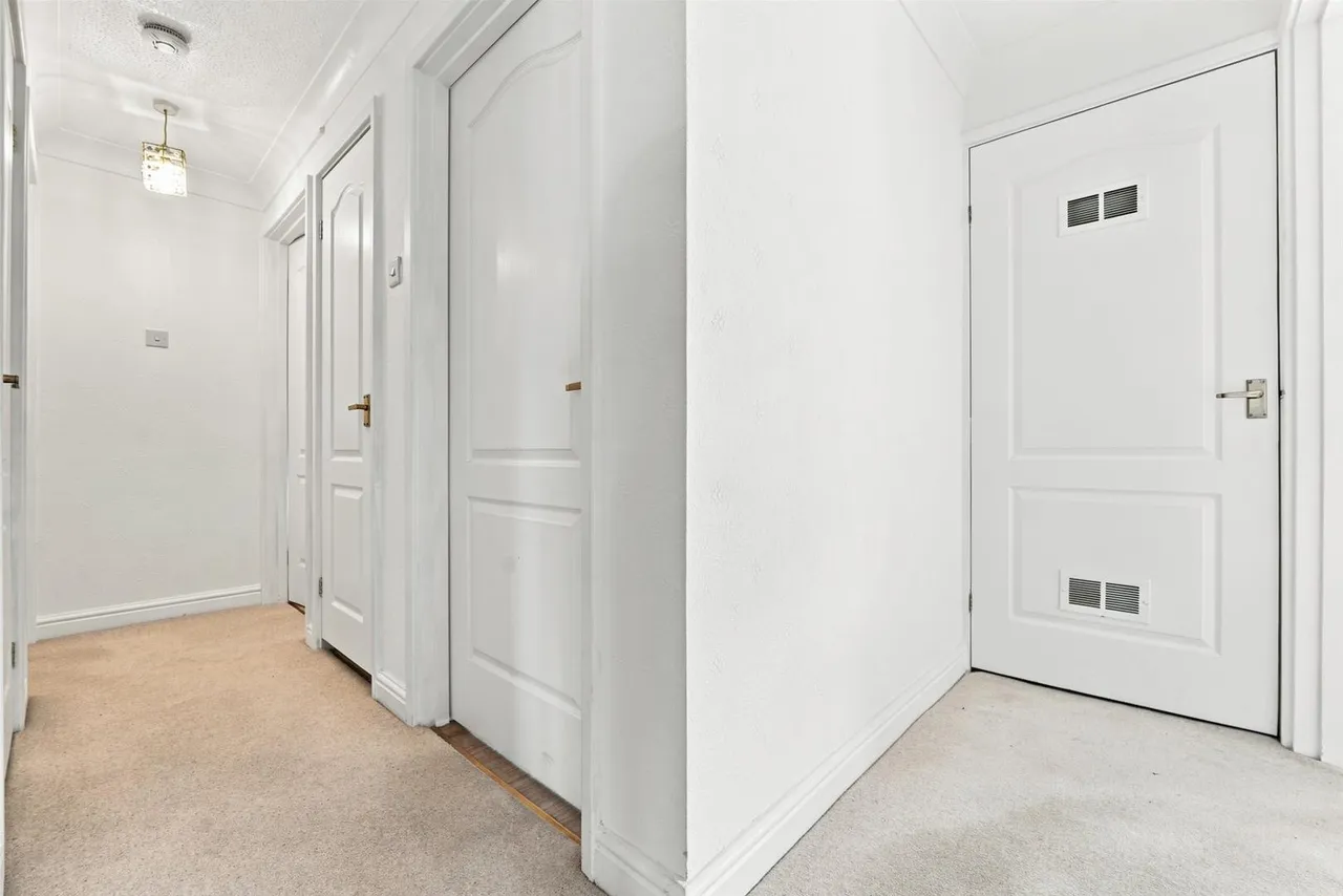 Shirleys Close, Prestbury, photo 8