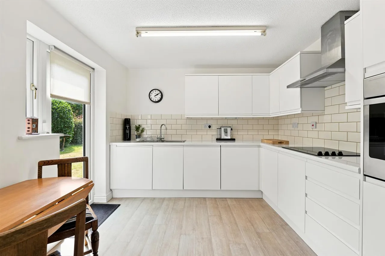 Shirleys Close, Prestbury, photo 3