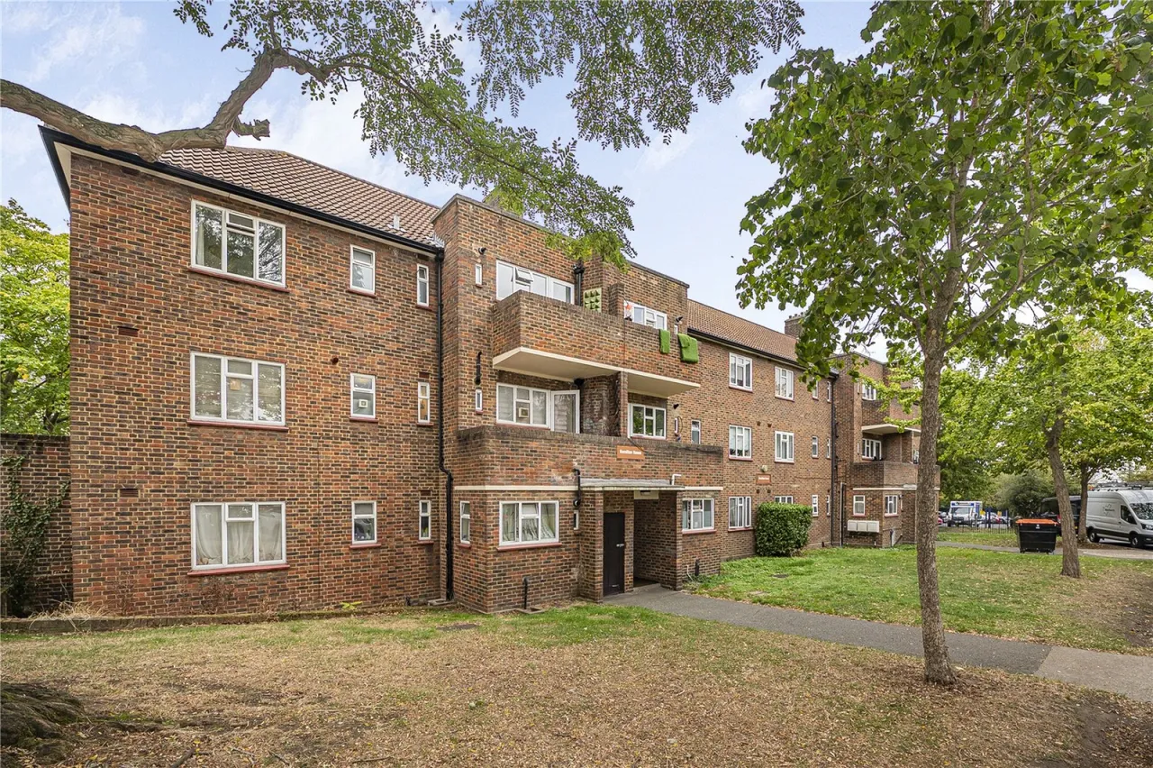 2 bed flat for sale, Toland Square, London