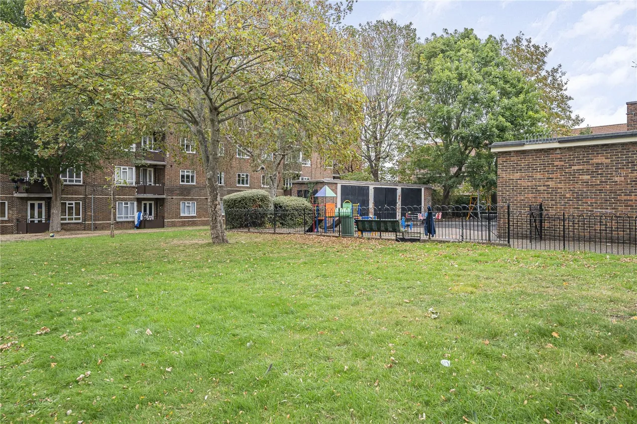 Toland Square, London, photo 12