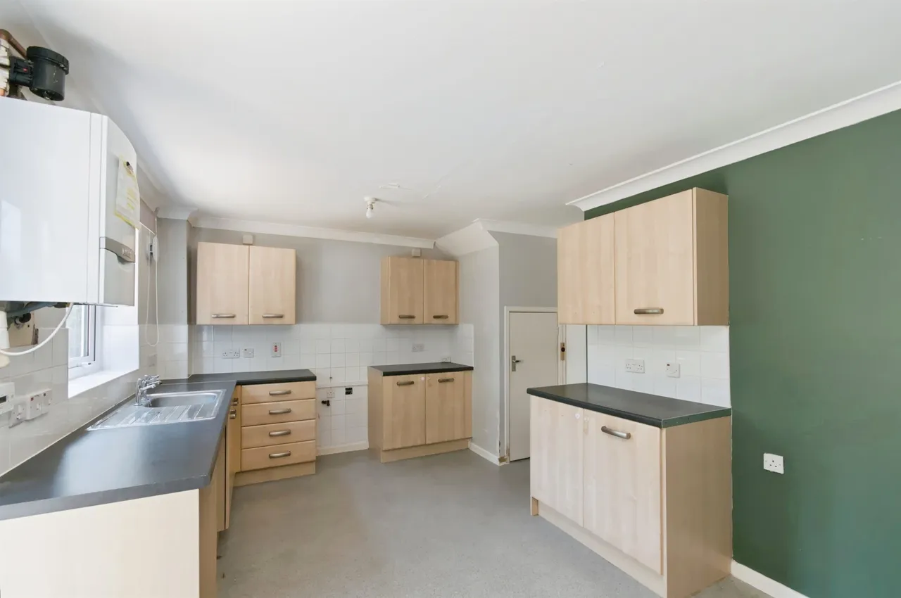 Britten Close, Eastbourne, photo 3