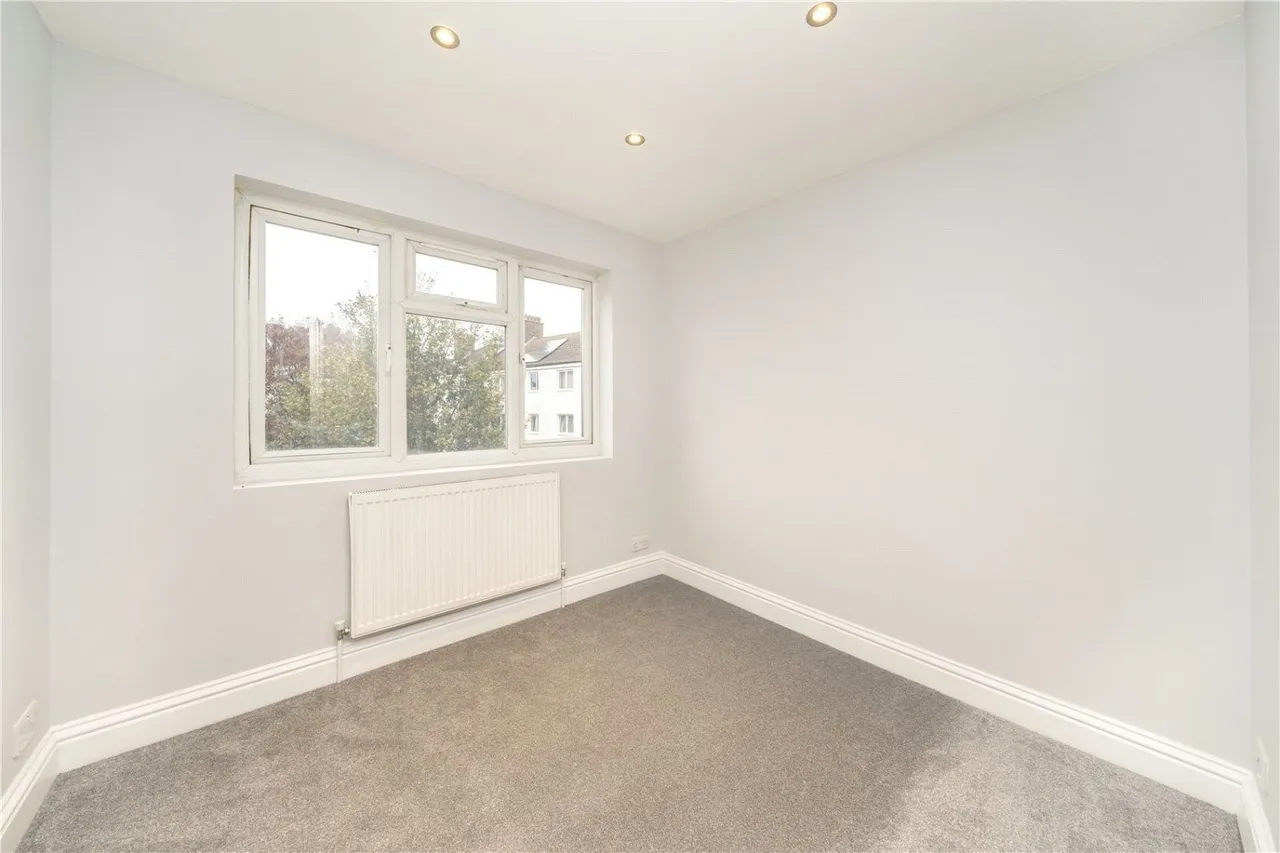 Woolwich Road, London, SE10, photo 3