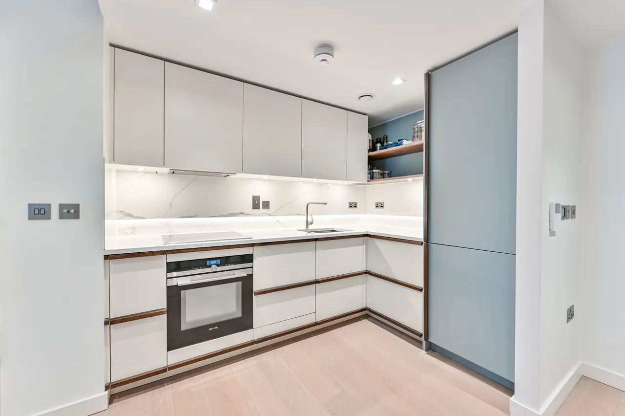 Apartment 901, Westmark Tower, LONDON, photo 4