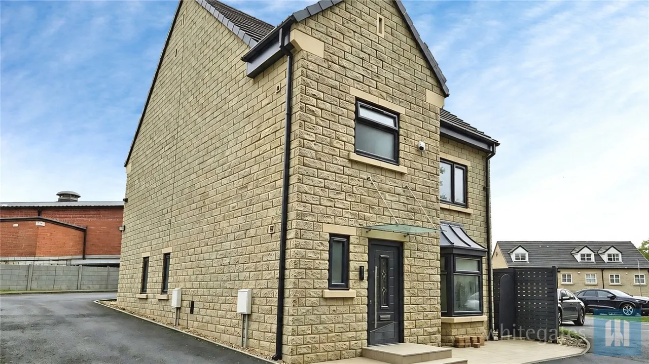 5 bed house for sale, Hebble Court, Thornhill Lees, WF12