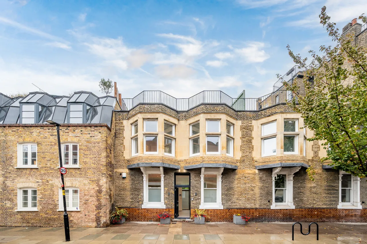 2 bed house to rent, London, WC1N