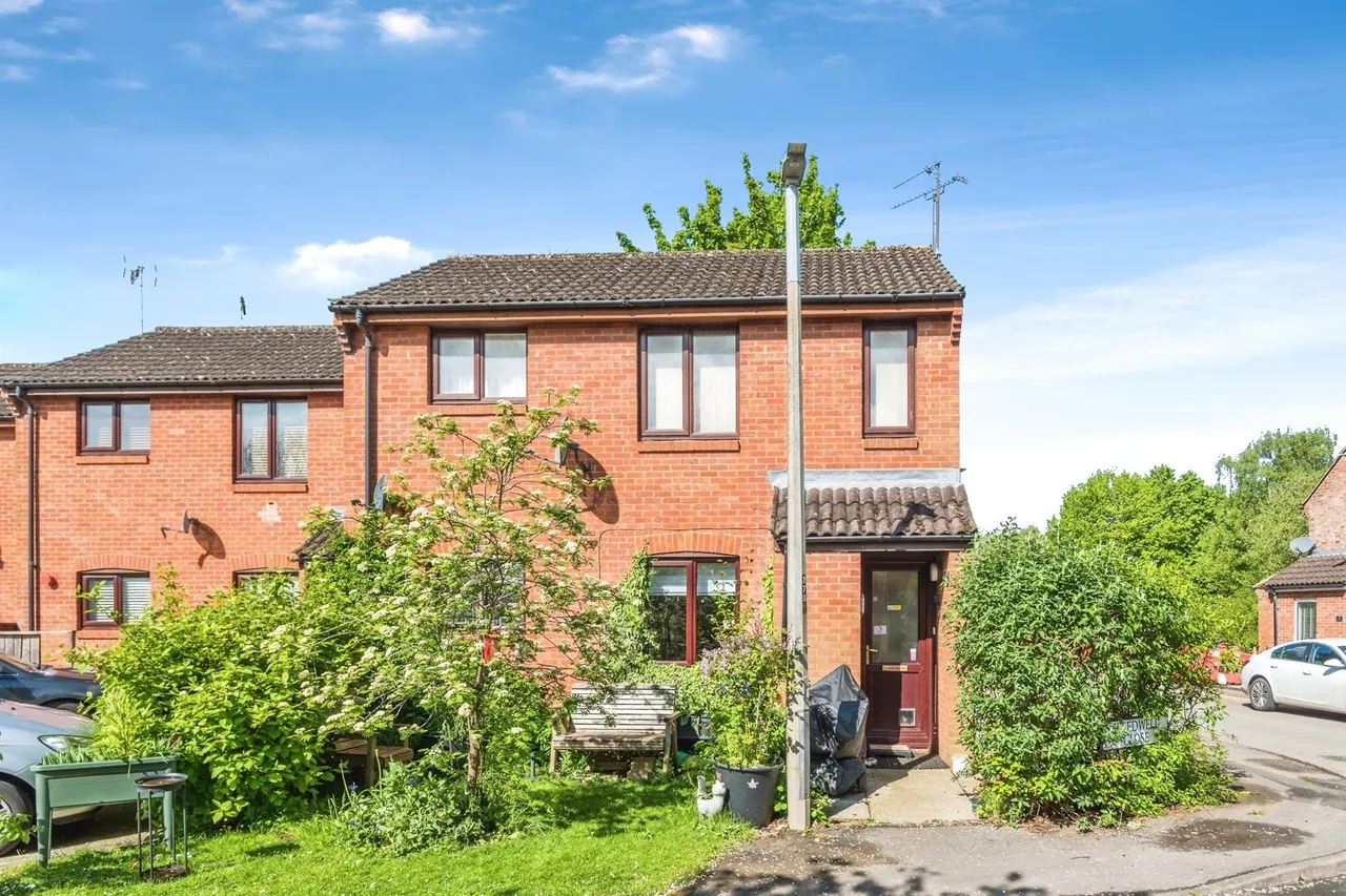1 bed flat for sale — Speedwell Close, Swindon