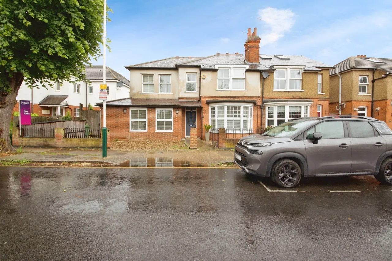4 bed house for sale — Marks Road, Romford, RM7