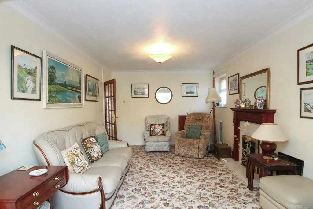 Grove Park, Tring, Hertfordshire, HP23 5JR, photo 5