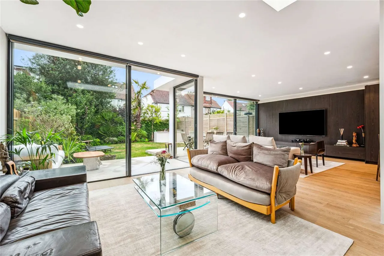 5 bed house to rent — Shottfield Avenue, London, SW14 8EA