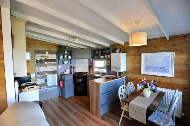Beach Road, Benllech, LL74, photo 3